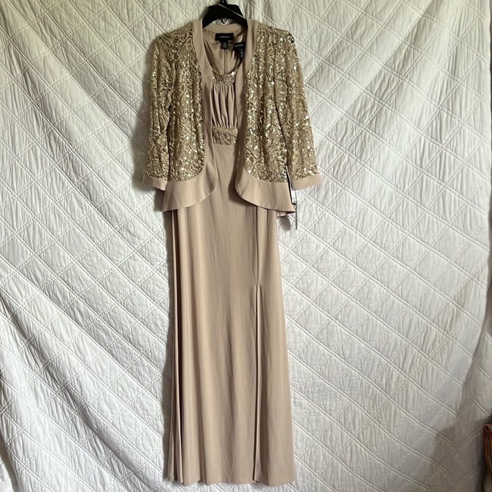 Beautiful R&M Richard’s semi-formal dress size 6